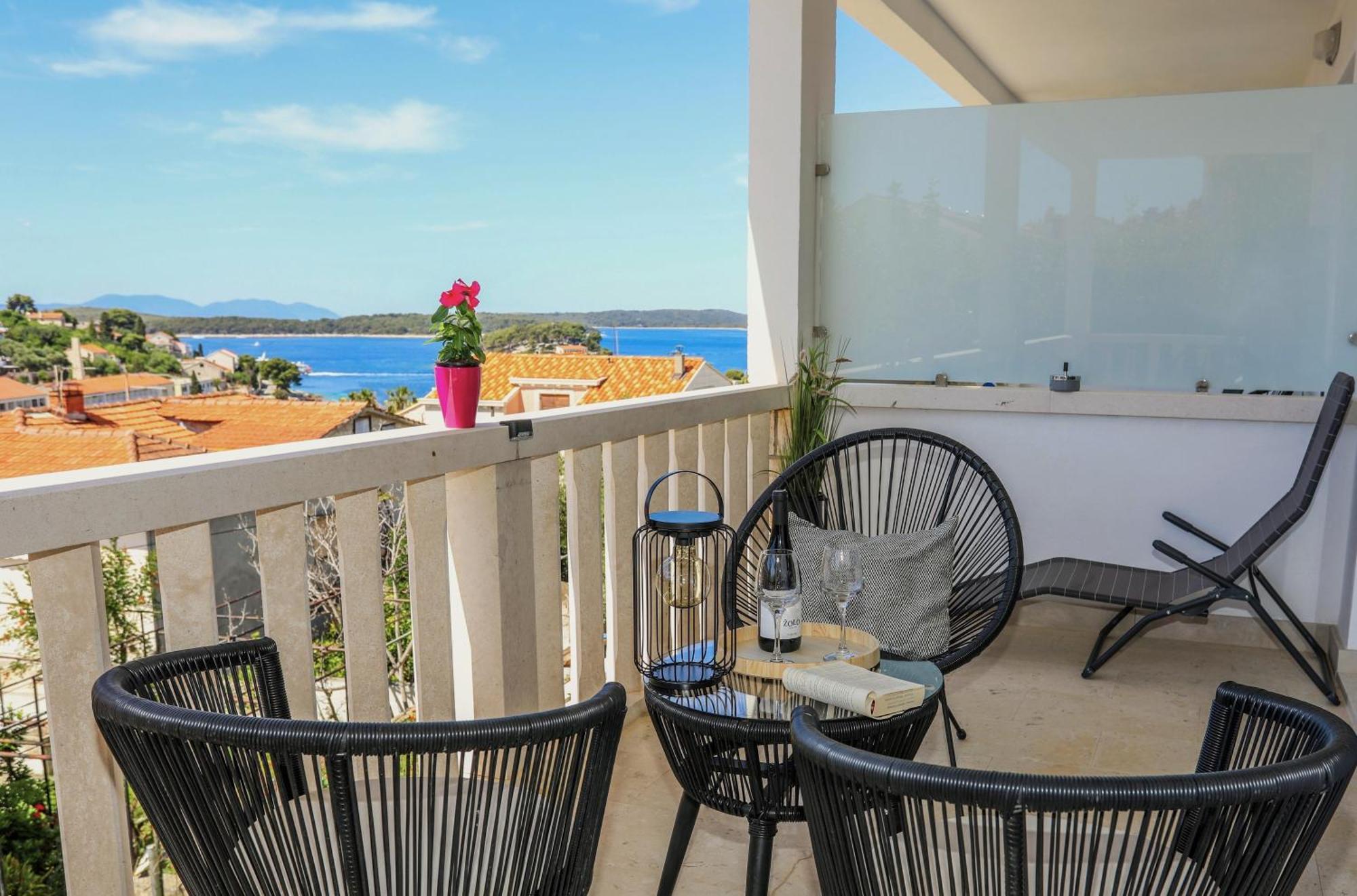 Juric 32 - Boutique Apartments Hvar Town Eksteriør bilde